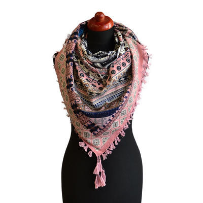 Velký šátek 69pl006-23 - růžový s geometrickým vzorem - 1
