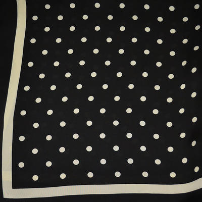 Šátek - černo-bílý s puntíky - 2